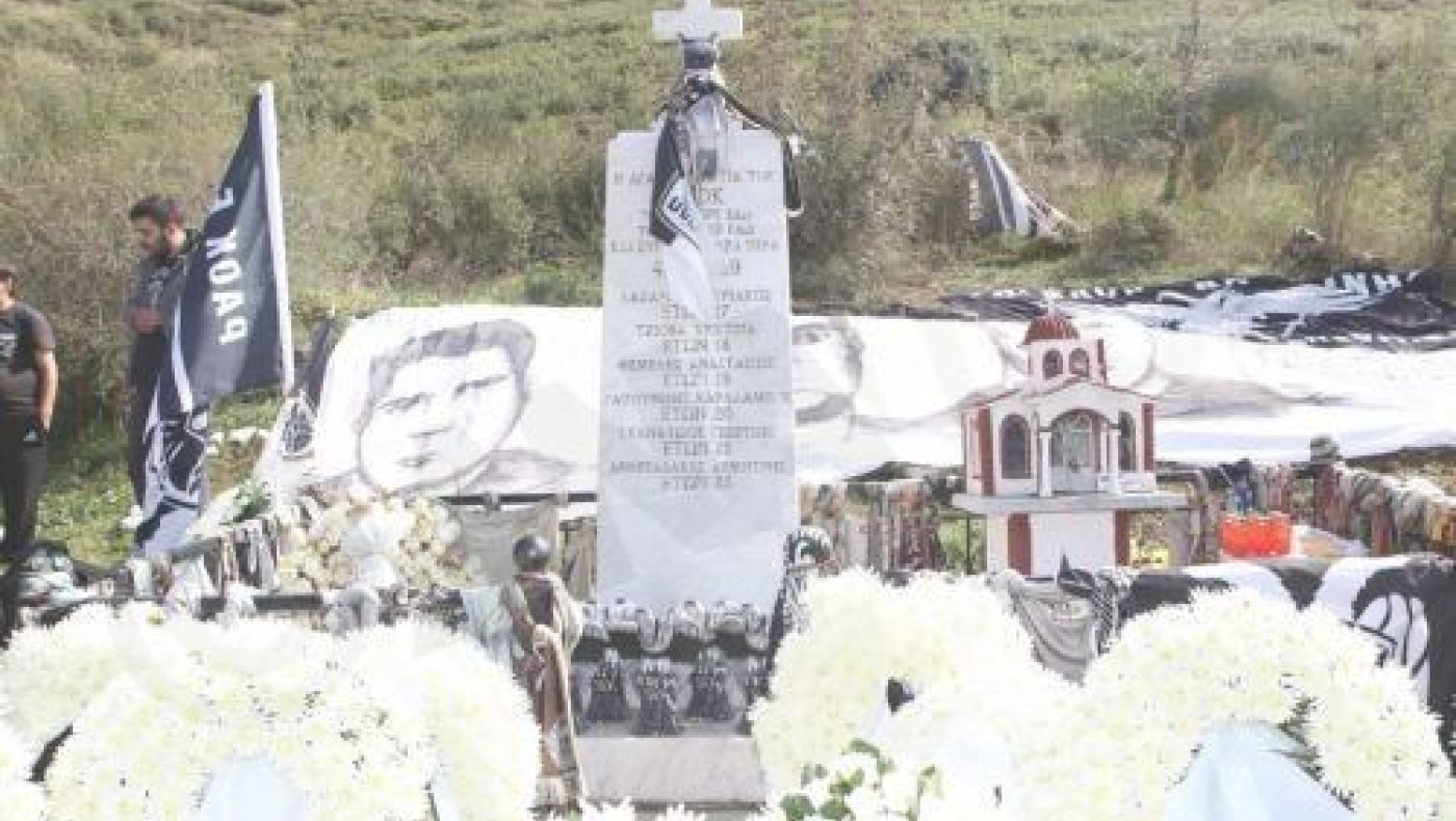 Βεβήλωσαν το μνημείο στα Τέμπη