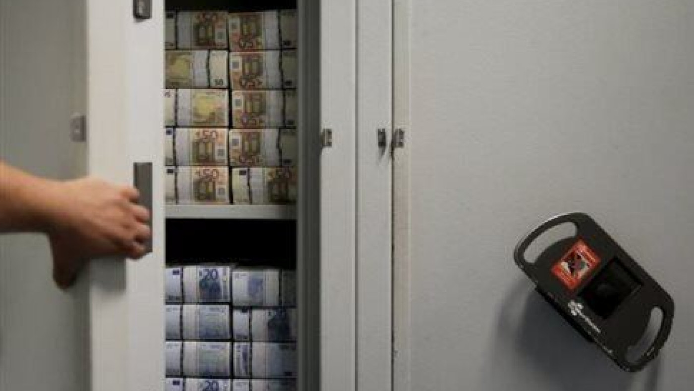 Αυξήθηκαν οι εκροές καταθέσεων την τελευταία εβδομάδα