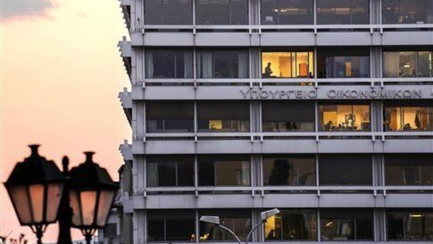 ΥΠΟΙΚ: Αποσύρεται η πρόταση για φόρο στις συναλλαγές μέσω ΑΤΜ και γκισέ