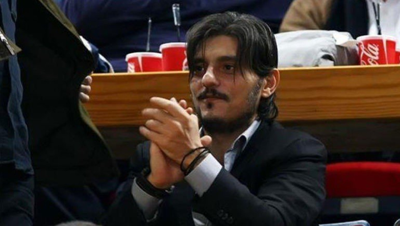 ΤΩΡΑ: Οπαδοί του Ολυμπιακού περικύκλωσαν τον Δ. Γιαννακόπουλο! 