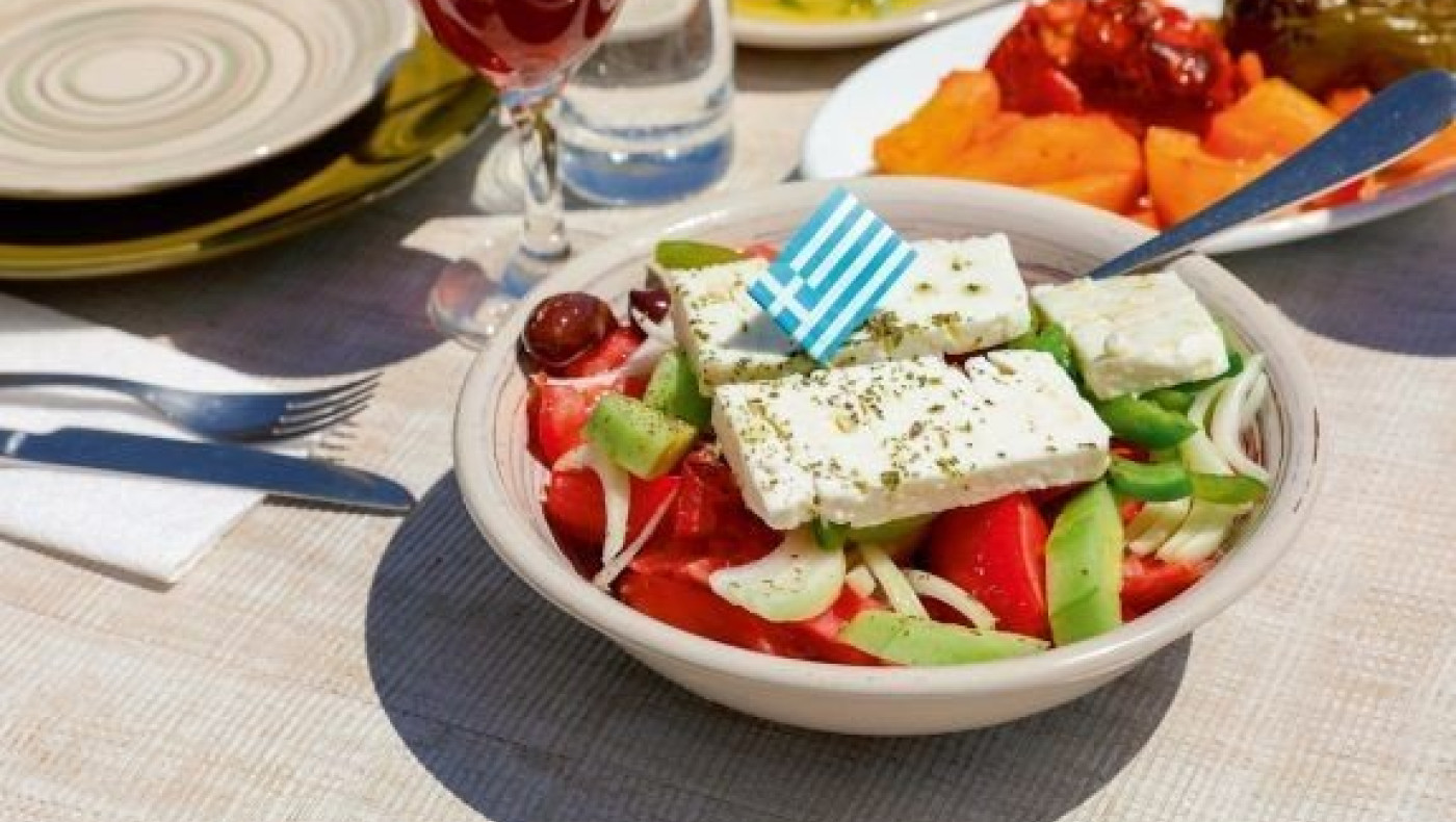 Κρήτη: Χωριάτικη σαλάτα από… χρυσάφι, «βροχή» οι καταγγελίες -Το κόλπο με τις χρεώσεις για νερό και ψωμί