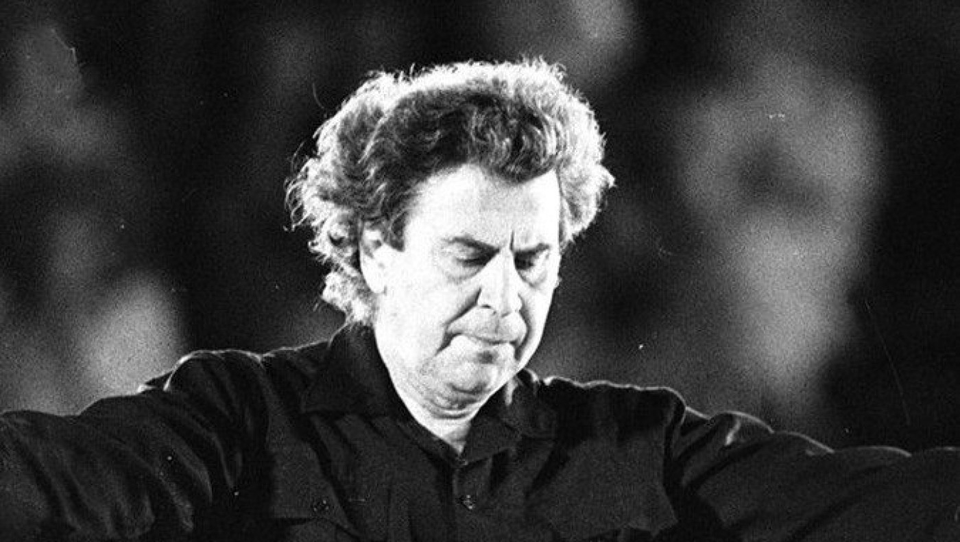 Μίκης Θεοδωράκης: Συγκινεί η τελευταία φωτογραφία με τη γυναίκα του
