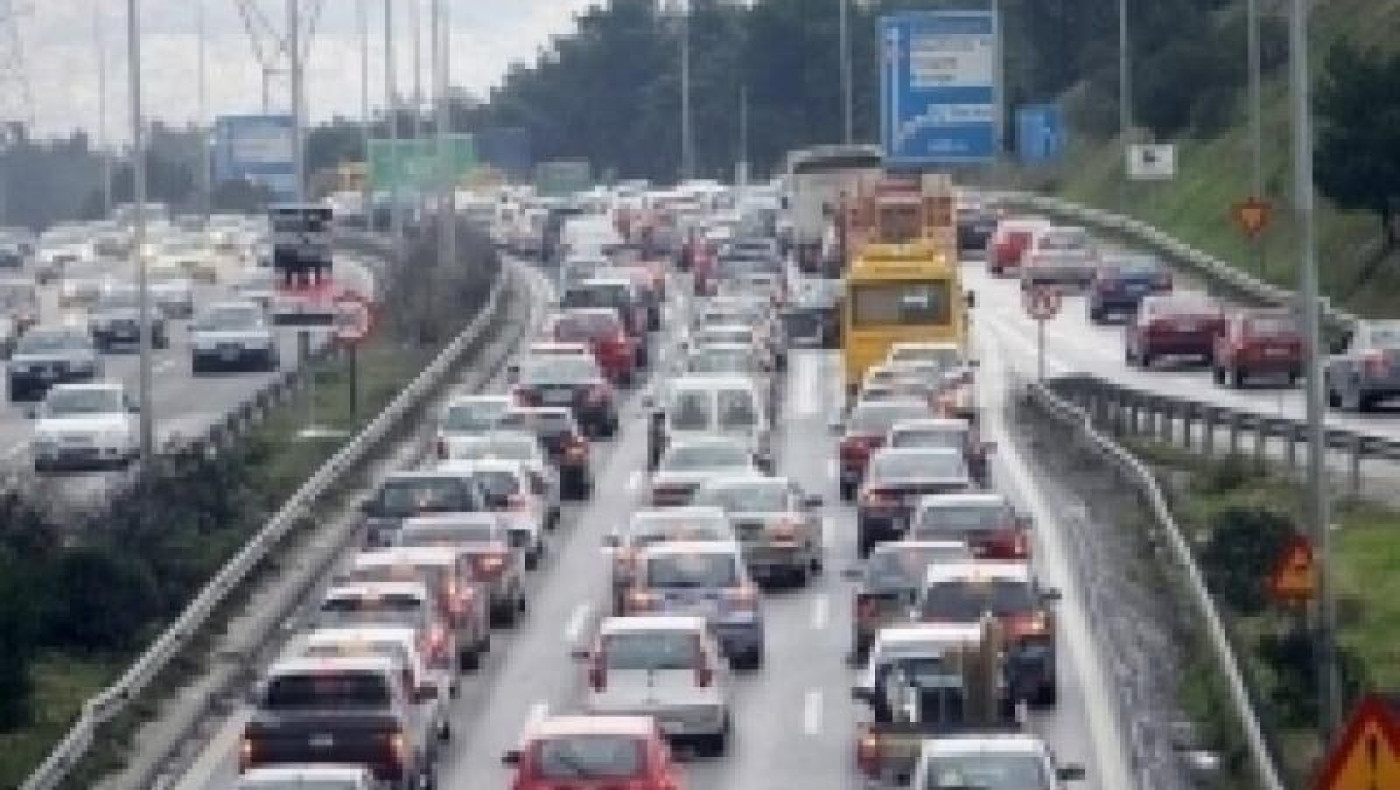 ΤΩΡΑ: Τροχαίο ατύχημα στον Περιφερειακό της Θεσσαλονίκης, στο ύψος της Νεάπολης 