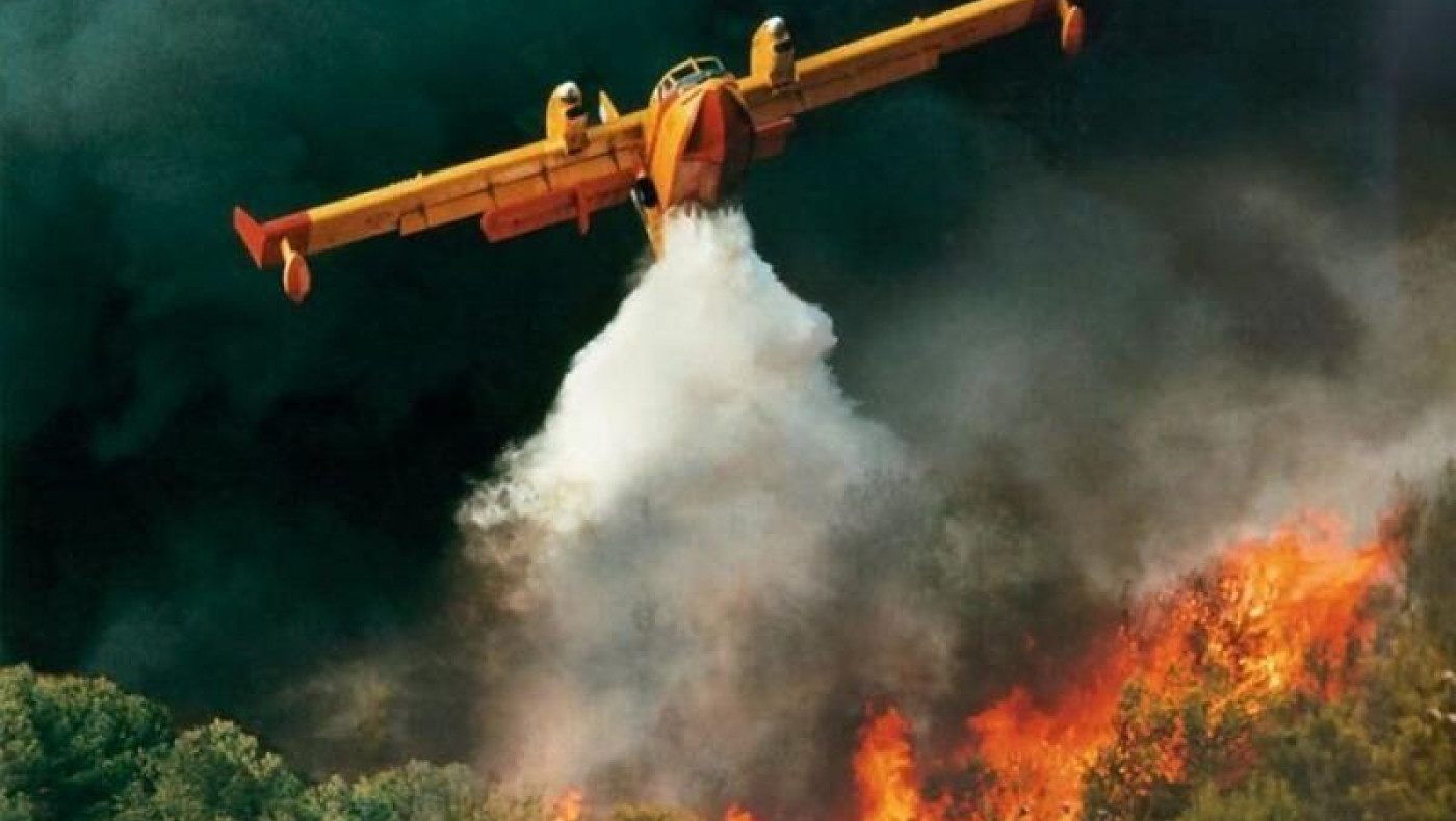 Ενισχύθηκαν οι πυροσβεστικές δυνάμεις που επιχειρούν στην Κομίτσα Χαλκιδικής 