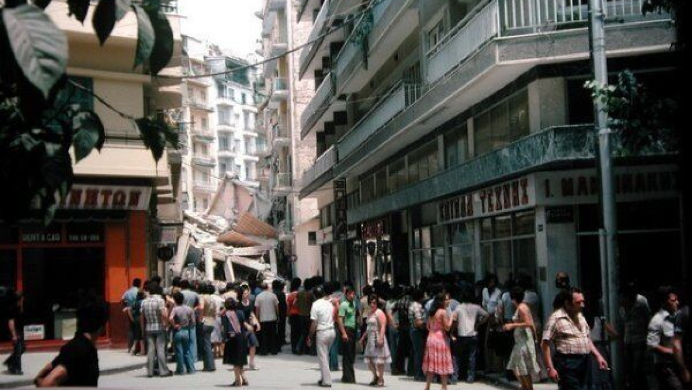 Σπάνιες φωτογραφίες από τον σεισμό των 6,5 ρίχτερ στη Θεσσαλονίκη το 1