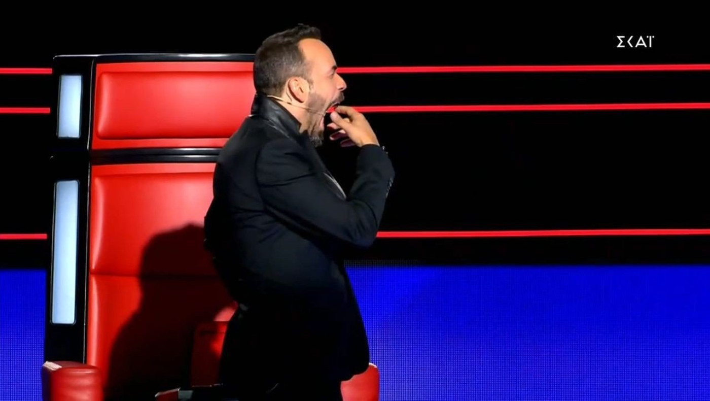 Ο Π. Μουζουράκης άρχισε να ξεματιάζει διαγωνιζόμενη!
