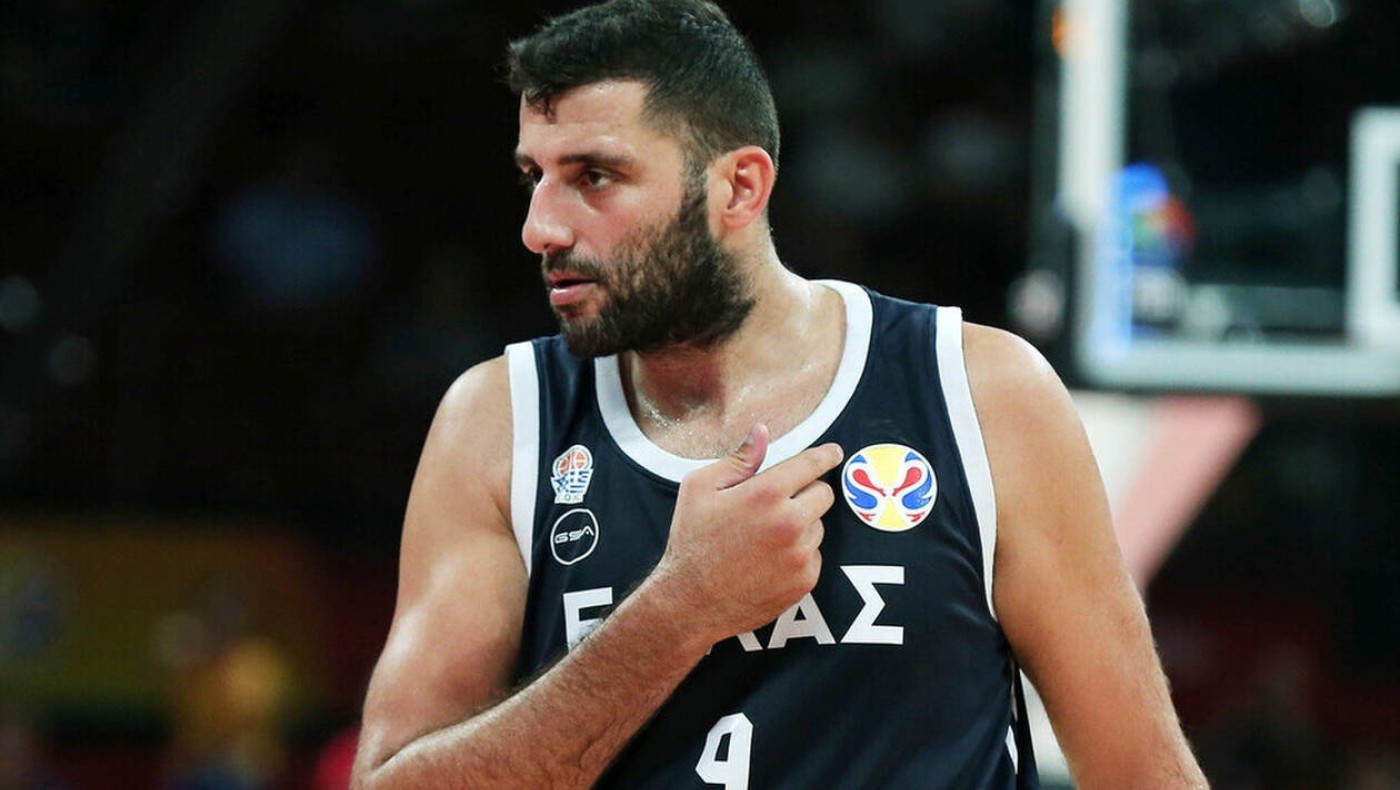 Ο Μπουρούσης ετοιμάζεται για... στροφή στο τραγούδι