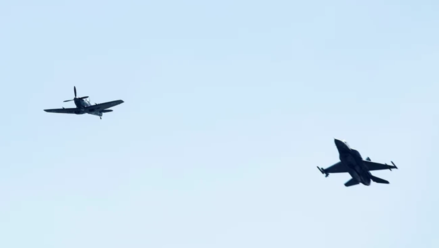 Εντυπωσιακό: F-16 και Spitfire «πέταξαν» μαζί πάνω από τη Θεσσαλονίκη