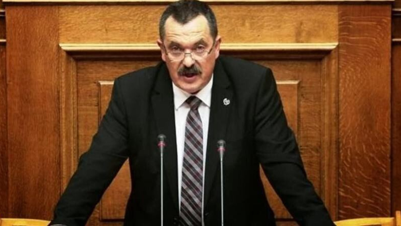 Έσκισε το νομοσχέδιο για την ιθαγένεια ο Παππάς της ΧΑ