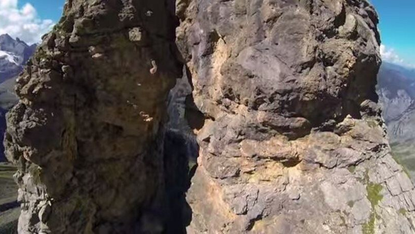 Δείτε το βίντεο με την πιο απίστευτη πτήση που έγινε ποτέ από άνθρωπο-νυχτερίδα 