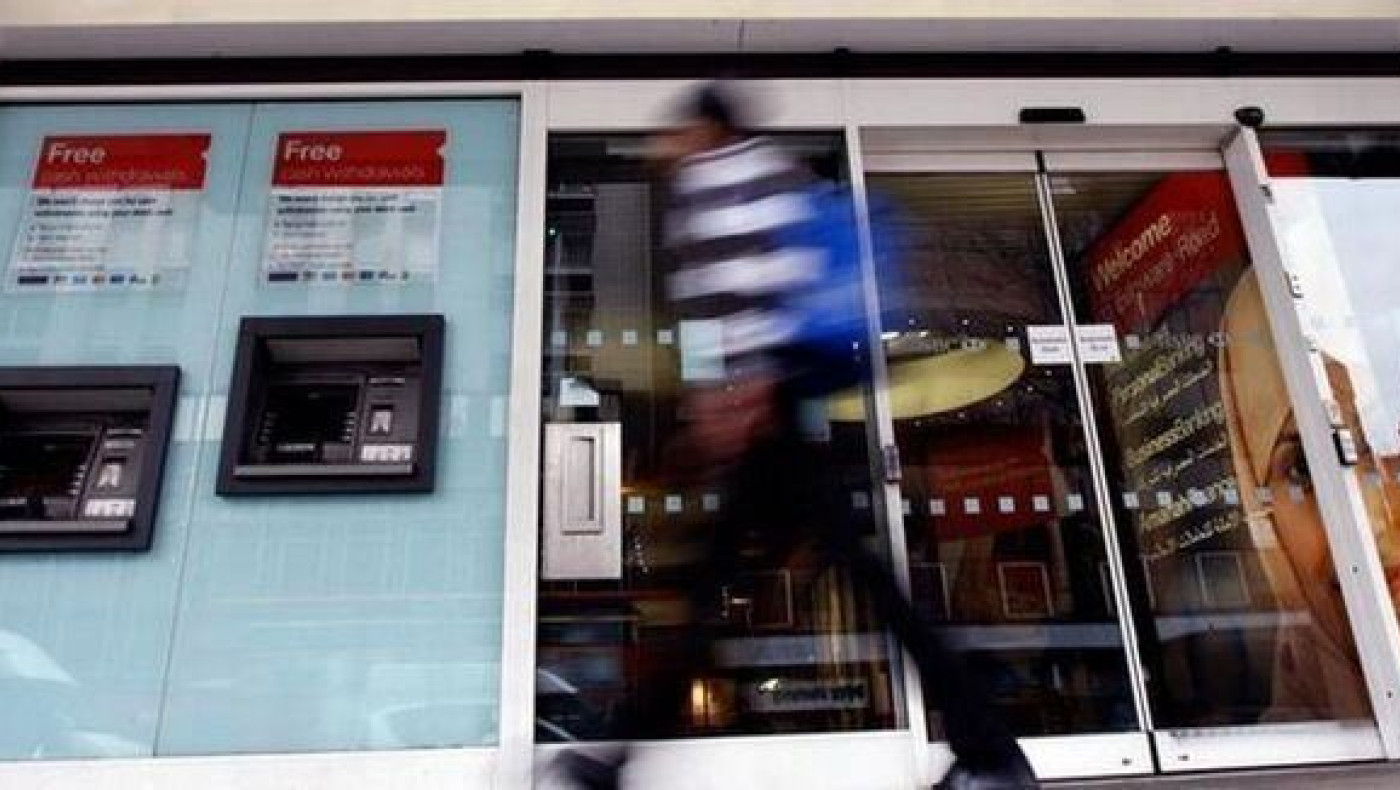 Απίστευτη κλοπή: Πήραν από γιαγιά 80.000 ευρώ και τα... έβαλαν στην τράπεζα!
