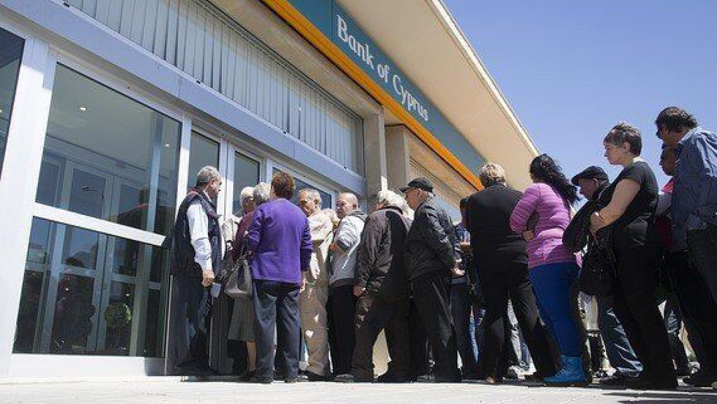 Capital Controls: Τι ισχύει για μισθούς, συντάξεις, πιστωτικές και δάνεια