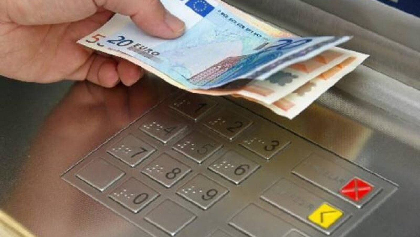 Λειτουργούν ξανά τα ATM με όριο ανάληψης 60 ευρώ την ημέρα