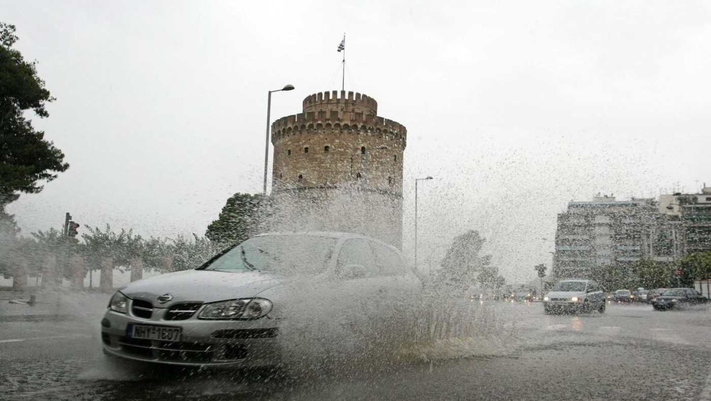 Πολλά προβλήματα στην Θεσσαλονίκη από την ισχυρή βροχόπτωση