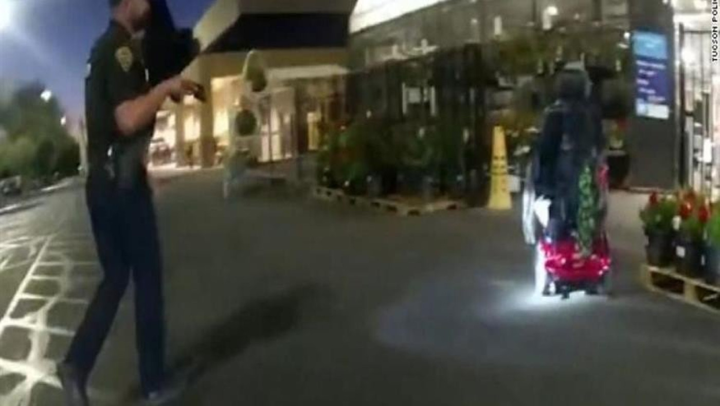 ΗΠΑ: Αστυνομικός εκτέλεσε με 9 σφαίρες άνδρα σε αναπηρικό αμαξίδιο
