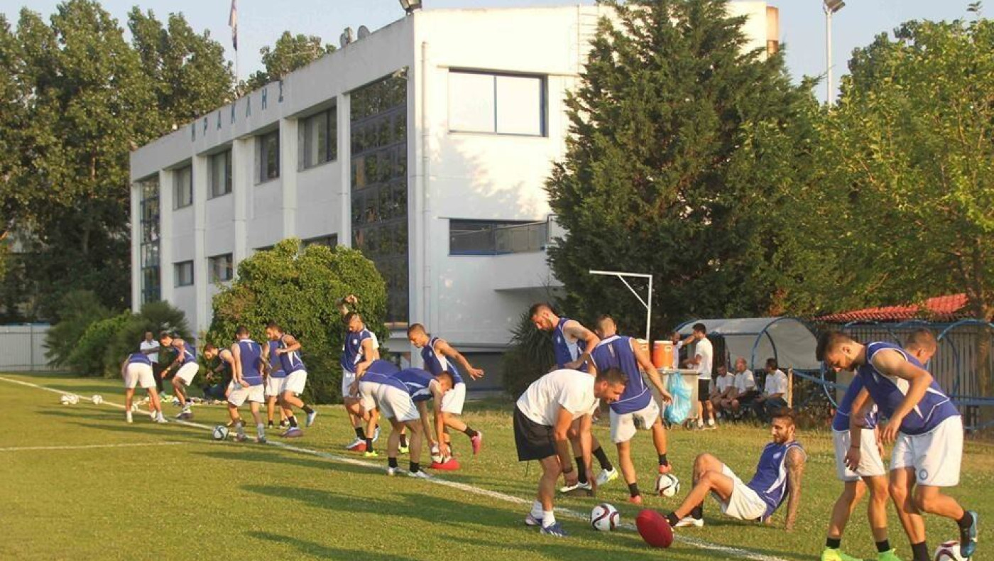 Τρεις και… έκλεισε   