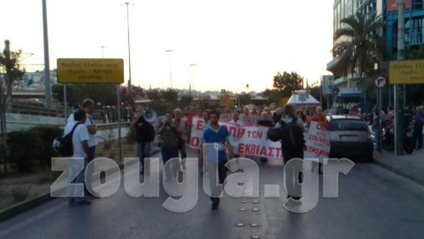 Διαδήλωση έξω και από το ΣΚΑΪ για την παραπληροφόρηση! (pics)