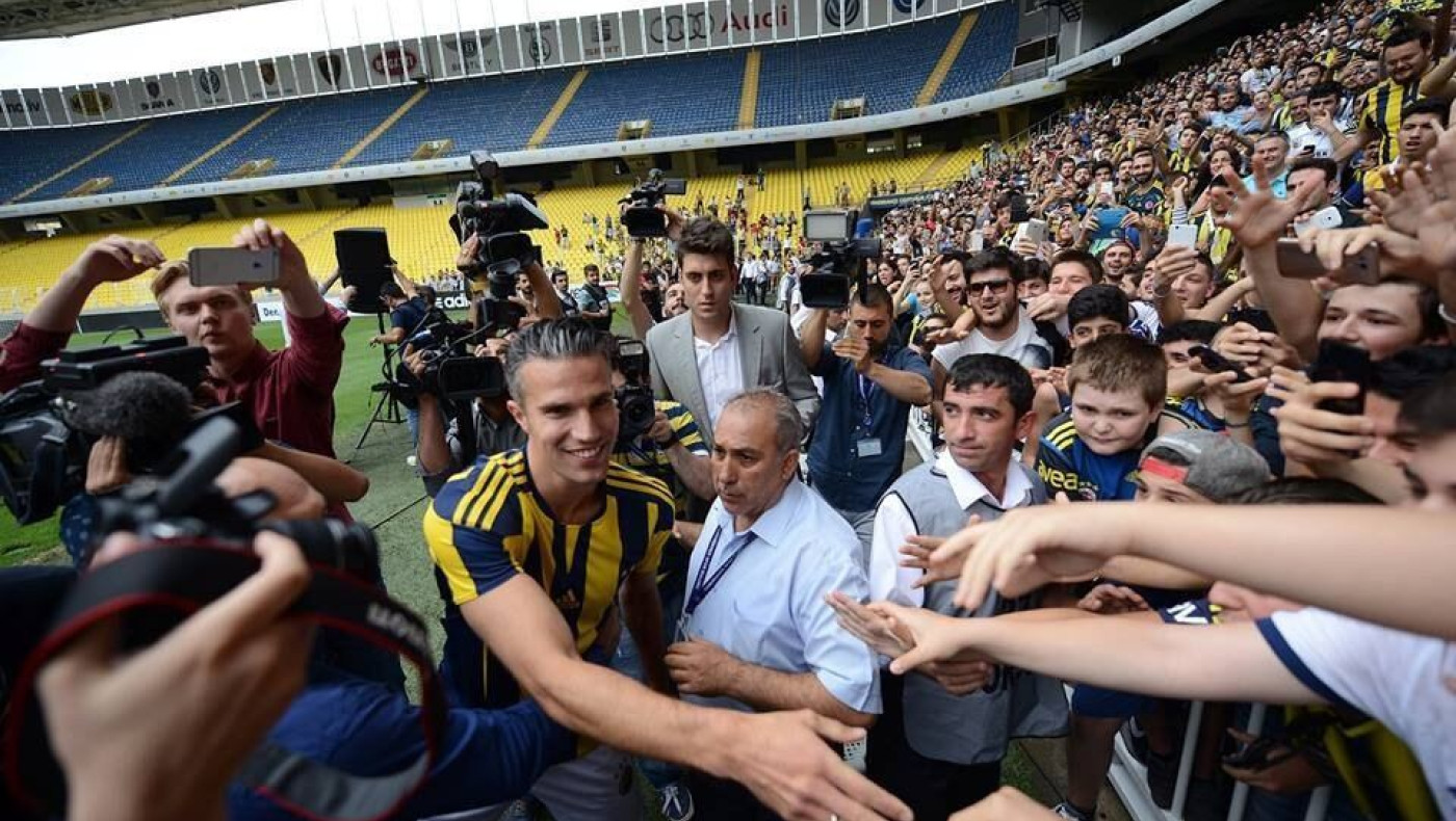 Κακός χαμός για τον Ρόμπιν Φαν Πέρσι! (pics+video)