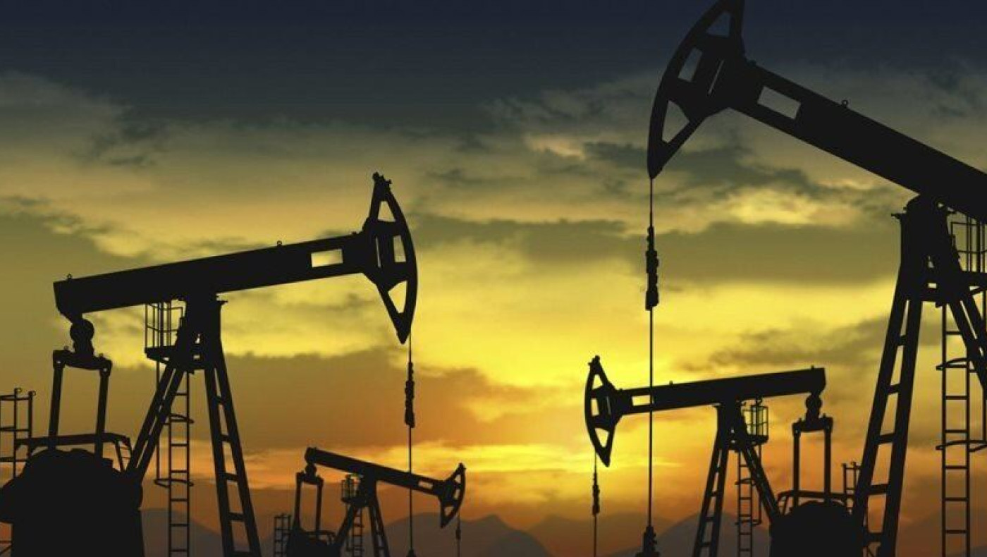 Πτωτικές τάσεις για την τιμή του αργού πετρελαίου στους επόμενους μήνες 