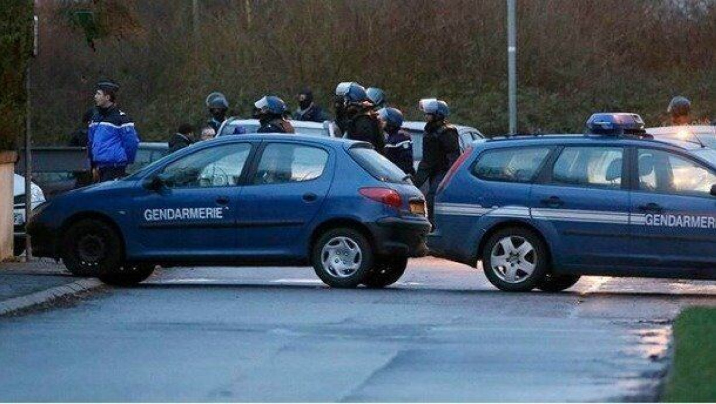 Ένοπλοι κρατούν ομήρους σε κατάστημα στο Παρίσι