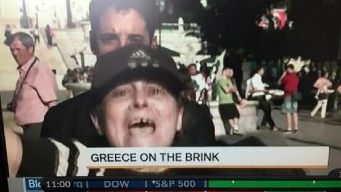Η Ελένη Λουκά άρπαξε το μικρόφωνο Αμερικανού δημοσιογράφου (ΒΙΝΤΕΟ)