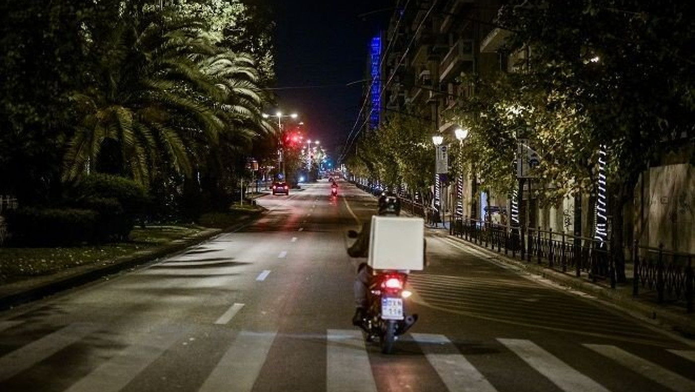 Θεσσαλονίκη: Η παραγγελία σε διανομέα που έγινε viral-Τι ζήτησε η γυμνή πελάτισσα