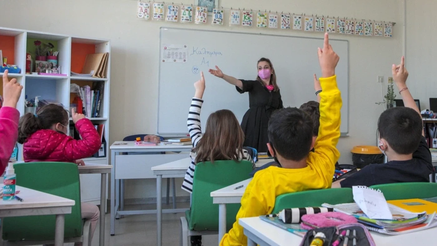 Συμφωνία «ειδικών» για τις μάσκες στα σχολεία: Πότε «ελευθερώνονται» οι μαθητές