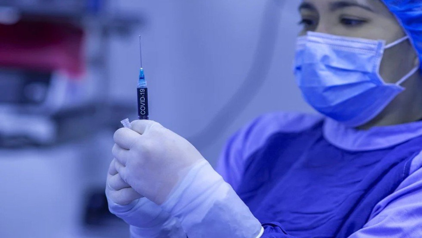 Αρνήτρια απειλεί με διαζύγιο τον εμβολιασμένο σύζυγο της γιατί… εμβολίασε το παιδί τους