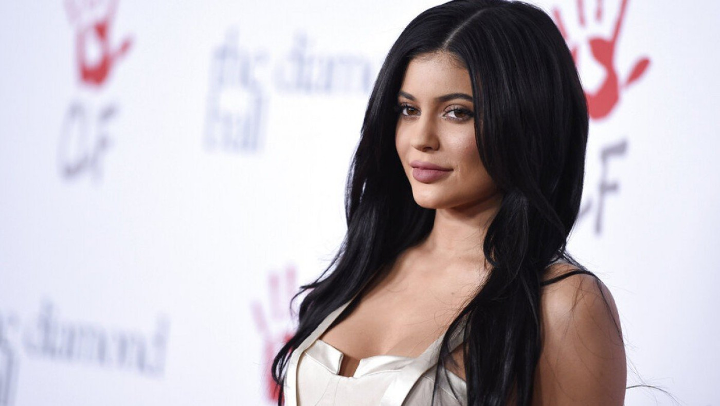 Η Kylie Jenner έγινε κοκκινομάλλα και προκάλεσε... ταραχή