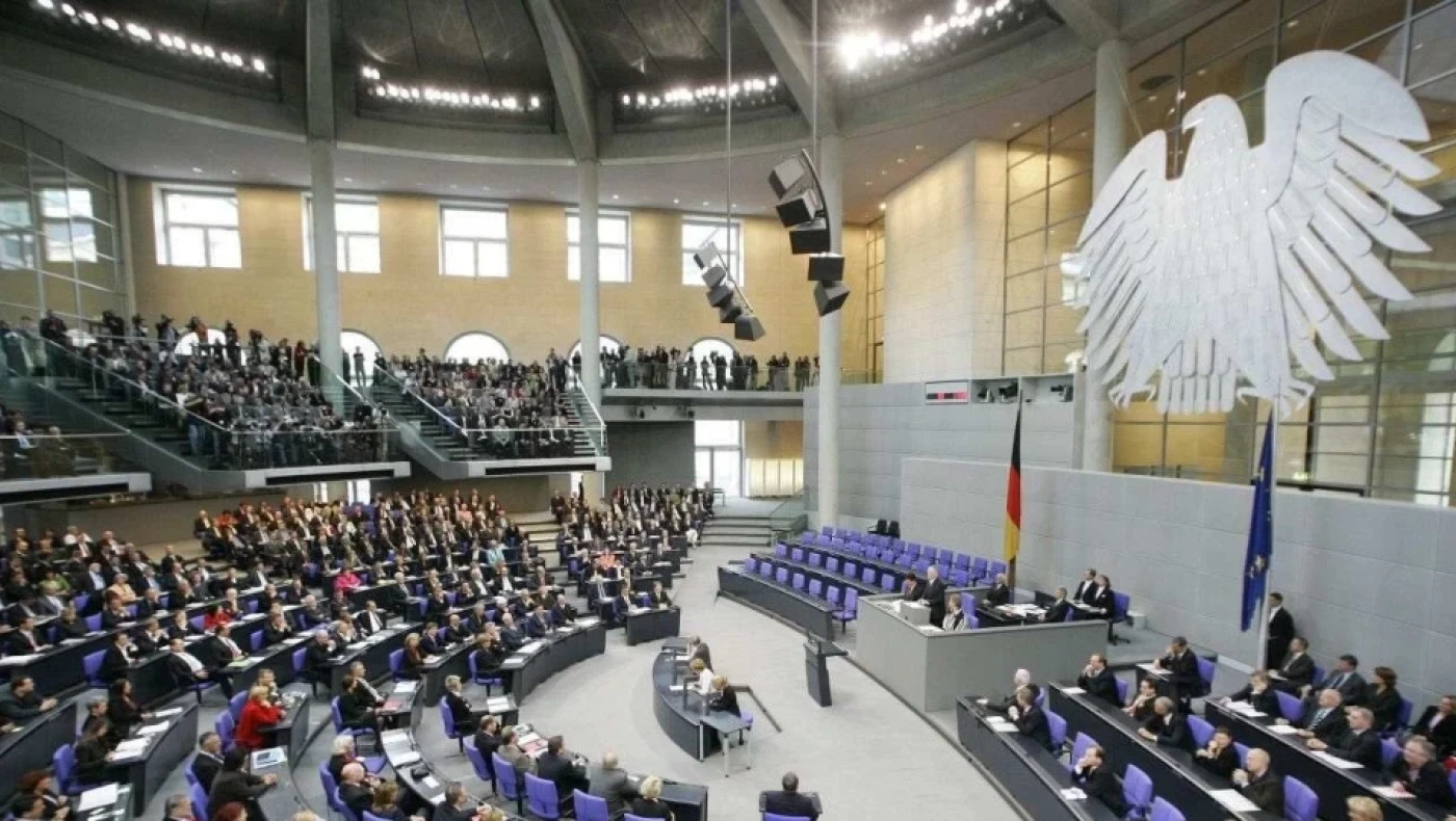 Σάλος στη Γερμανία για τα πιστοποιητικά των βουλευτών