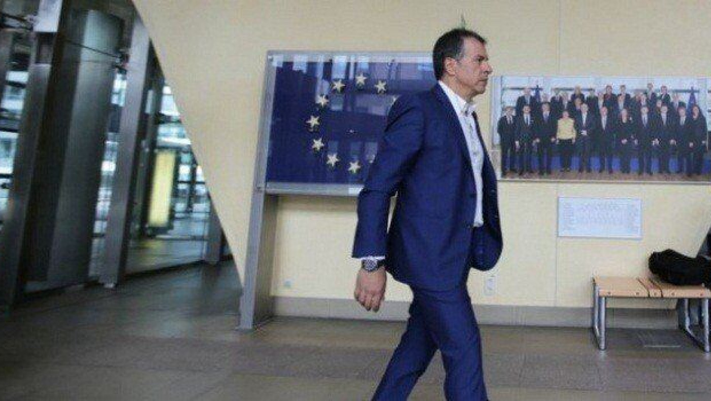 Πουλάει παρεό το Ποτάμι