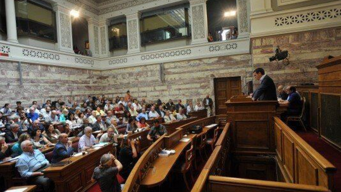 ΣΥΡΙΖΑ: Ενημερώνονται απόψε οι βουλευτές για το δεύτερο πακέτο του μνημονίου