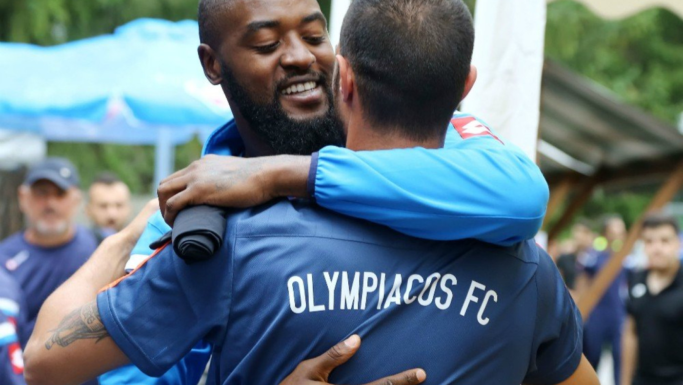 Με ποιον παίκτη του Ολυμπιακού αγκαλιάστηκε ο Ιτάνζ!