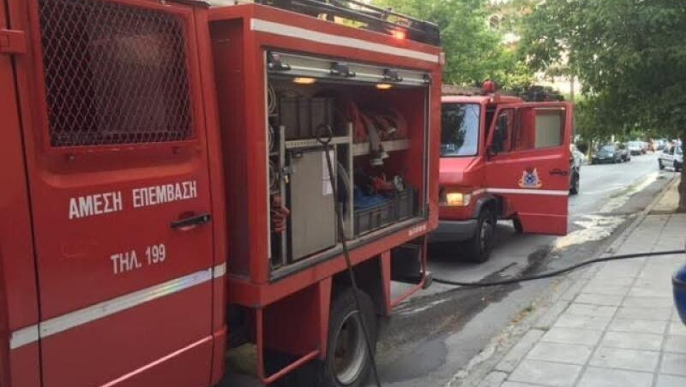 Υπό έλεγχο η φωτιά που ξέσπασε σε διαμέρισμα στην Τούμπα