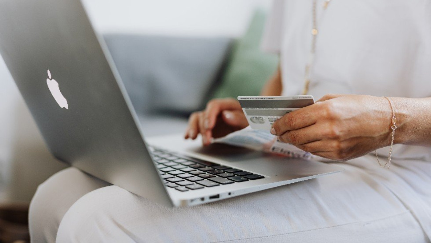 Ελλάδα: Αγορές μέσω social media -Στα 1,3 δισ. ευρώ το e- commerce μόδας
