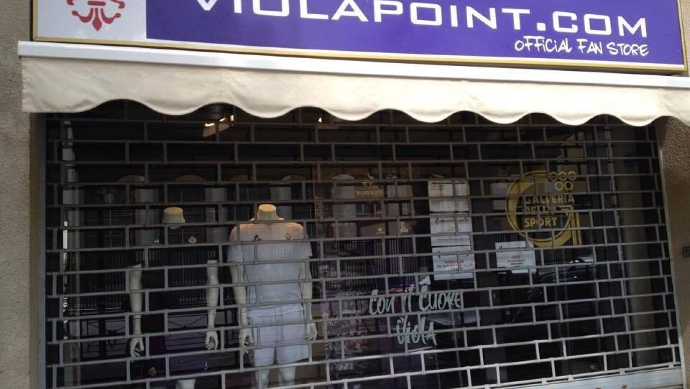 Το Αρτέμιο Φράνκι και η μπουτίκ των «βιόλα» (Pics)