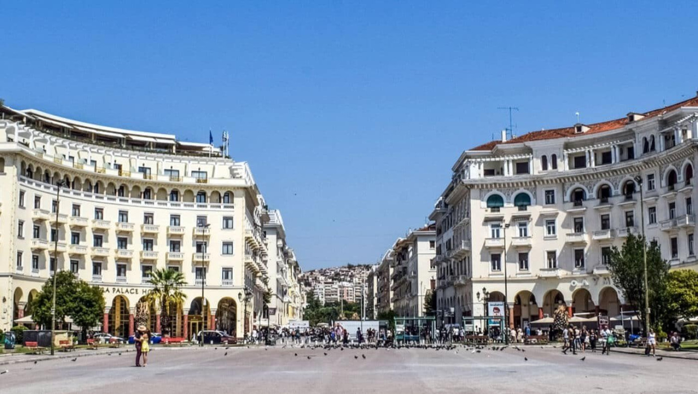 «Γεμίζει» η Πλατεία Αριστοτέλους για ζεϊμπέκικο και... ρεκόρ Γκίνες!