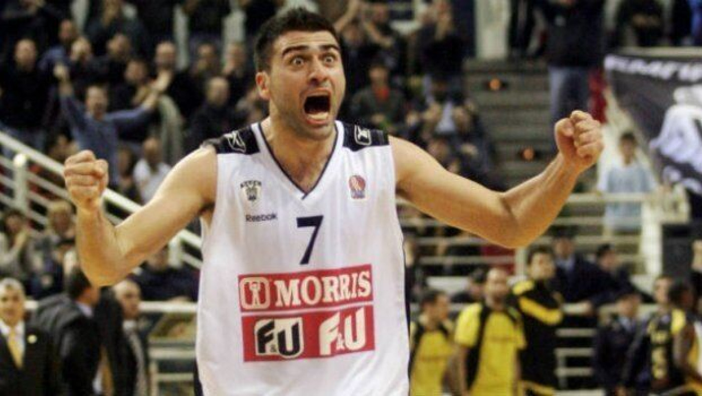 Ο αρχηγός επέστρεψε σπίτι του! (VIDEOS)