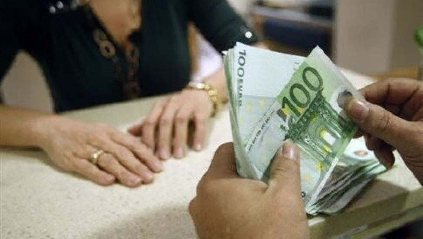 Στα 102,9 δισ. ευρώ οι καταθέσεις των νοικοκυριών στα τέλη Ιουλίου