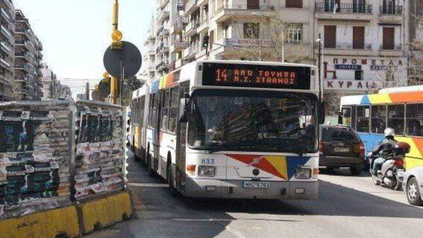«Τρελοί» ΠΑΟΚτσήδες ανέβηκαν στην οροφή του «14» στην Καμάρα 