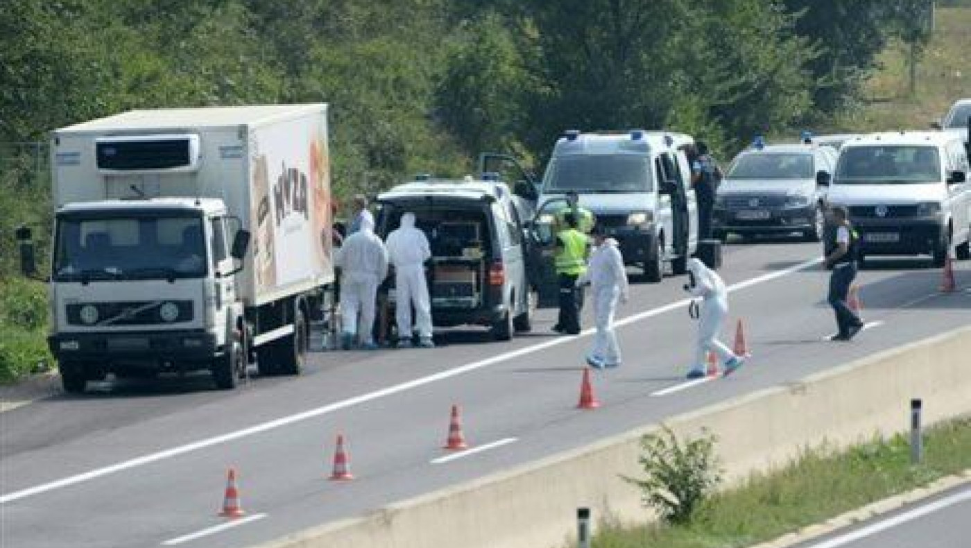 Δεκάδες μετανάστες νεκροί από ασφυξία σε φορτηγό στην Αυστρία