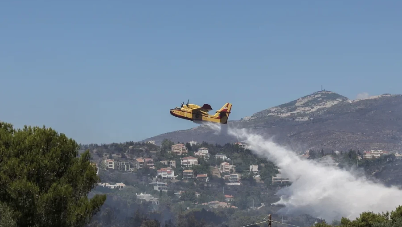 Συναγερμός στην Πυροσβεστική: Φωτιά στην Βένιζα στα Μέγαρα
