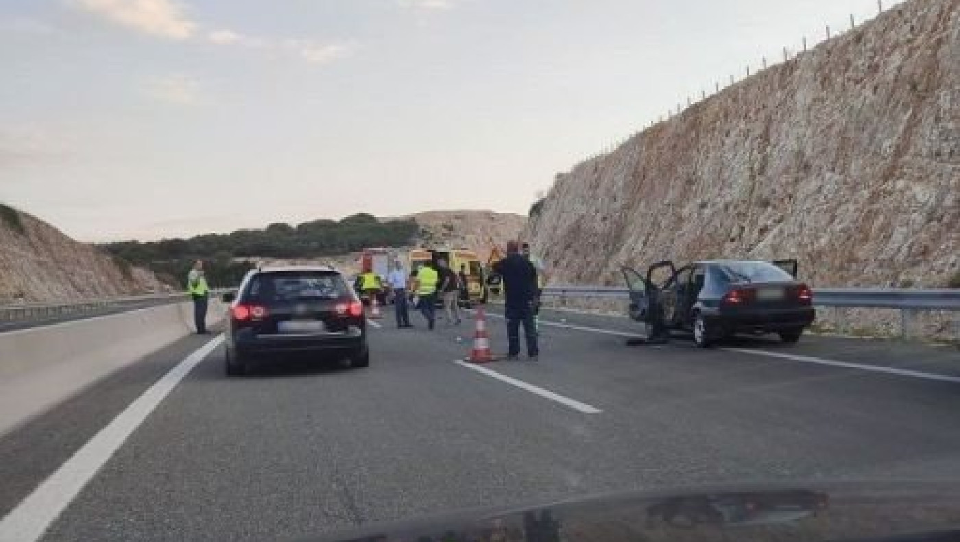 Ιονία Οδός: Όχημα παρέσυρε ζευγάρι μπροστά στα μάτια του παιδιού τους