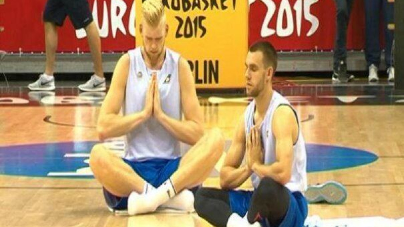 Η αλλιώτικη... yoga (!) προετοιμασία της Ισλανδίας (pic)