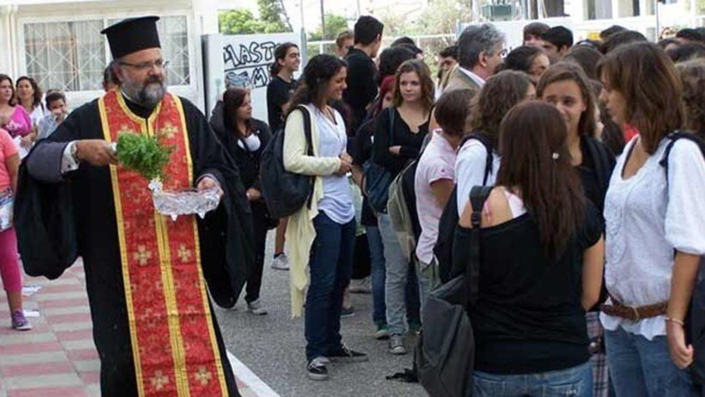 Αγιασμός στη «σκιά» των κενών