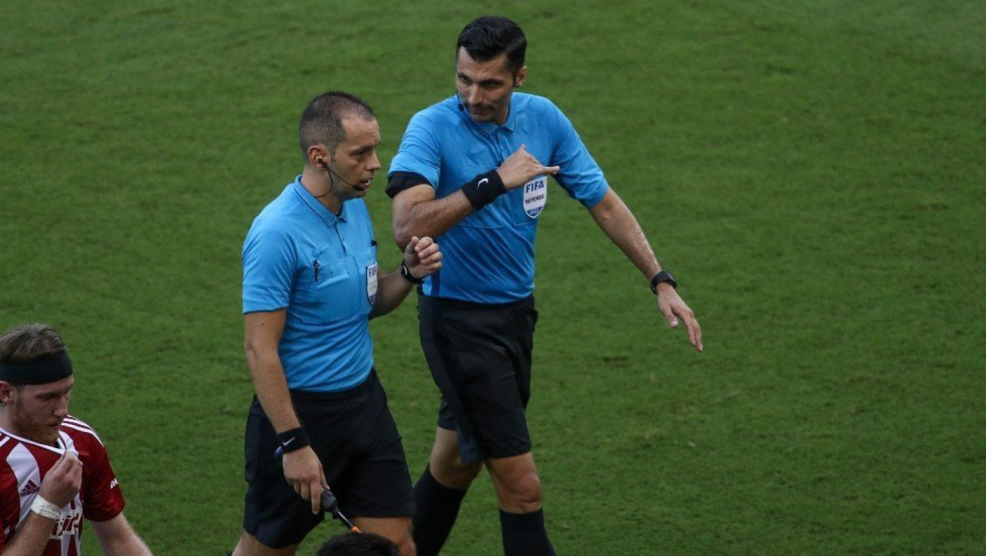 Μην κρατάτε ομπρέλα... ο Ολυμπιακός έχει παράπονα από τη διαιτησία απέναντι στον Βόλο