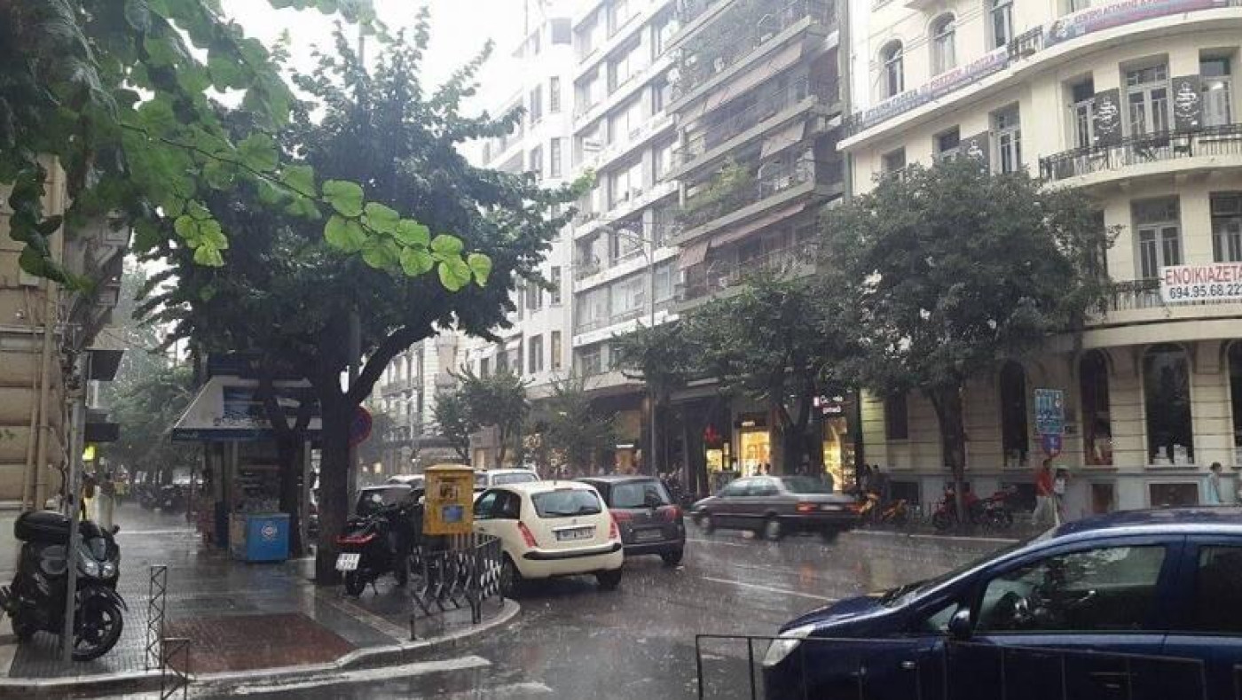 Σοβαρά κυκλοφοριακά προβλήματα λόγω της βροχόπτωσης