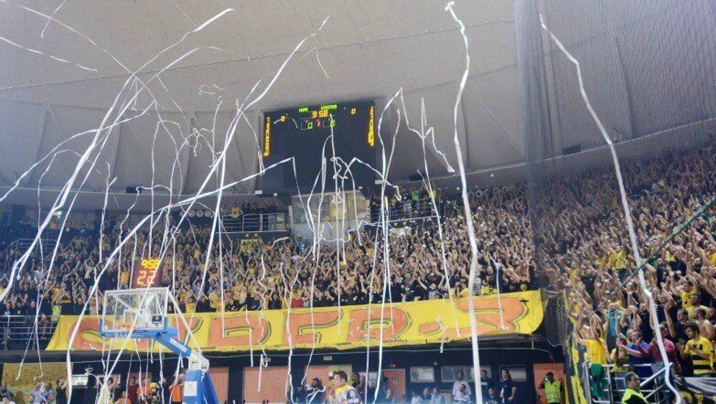 Με τέτοιο κόσμο δεν γινόταν να χάσει (pics)