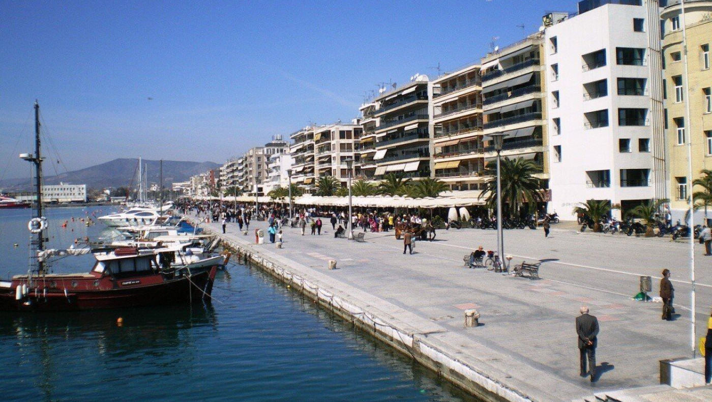 Έπεσε στην θάλασσα για δύο ευρώ!