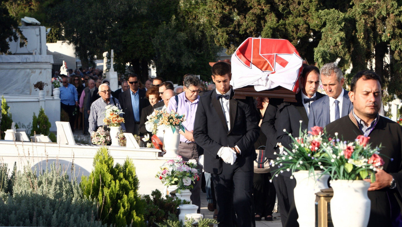 Κηδεύτηκε με τη σημαία της Ξάνθης ο Βασίλης Κοντοβαζαινίτης!  